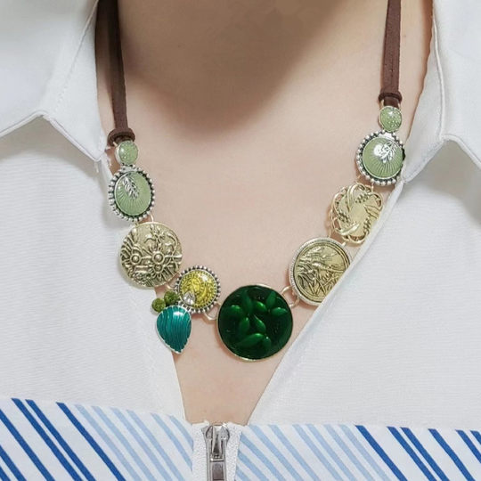 Europäische und amerikanische Retro-Farbmalerei-Öl-Accessoires-Lederseil-Halskette