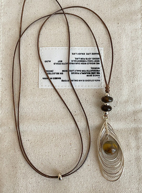 设计感羽毛虎眼石棕绳抽拉项链女复古轻奢时尚潮流百搭颈链毛衣链