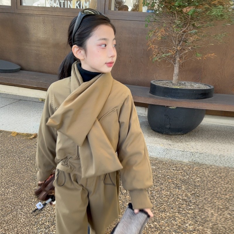 女童三件套2025冬季新款时尚简约围巾棉衣韩系设计感收腰外套套装,淘宝优惠券,粉丝福利购,淘宝优惠卷