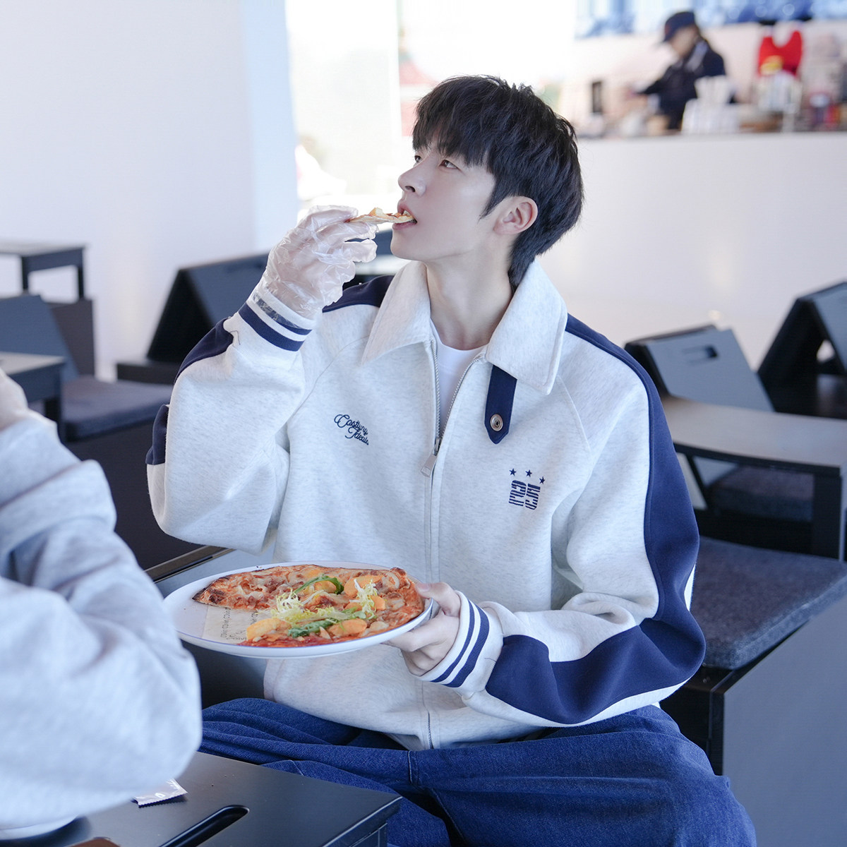 @港仔文艺男 刺绣撞色立领外套男秋冬季美式学院风休闲运动夹克,淘宝优惠券,粉丝福利购,淘宝优惠卷