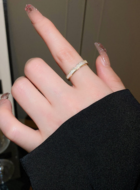 真金贝母锆石字母几何开口戒指