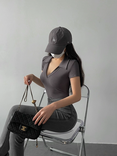 Сексуальная эластичная футболка с коротким рукавом, европейский стиль, V-образный вырез, в обтяжку, по фигуре