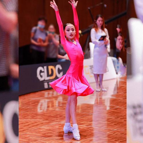 CONNY2022新款儿童康尼拉丁舞专业比赛服女演出考级长袖分体套装 - 图2