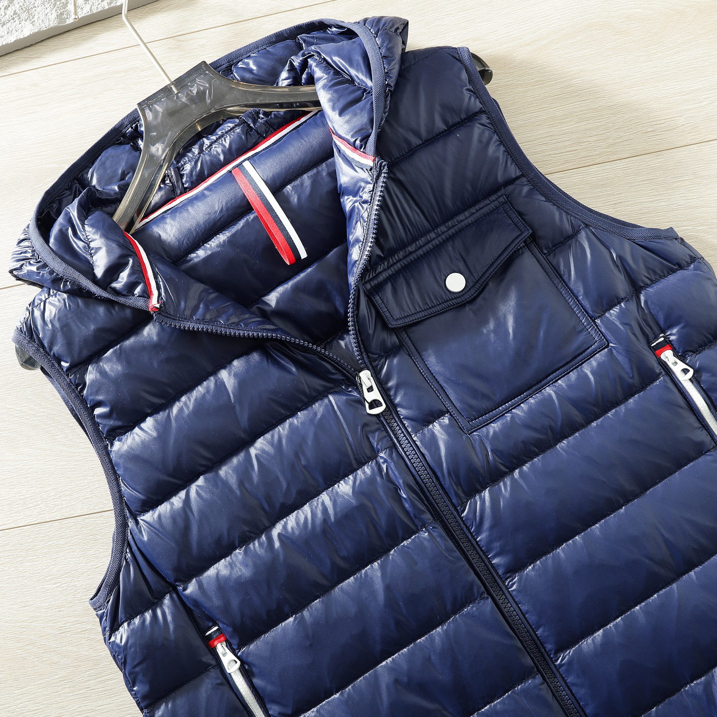 柜4k+！90白鸭绒+亮面防泼水！秋冬男士纯色户外连帽保暖羽绒马甲,淘宝优惠券,粉丝福利购,淘宝优惠卷