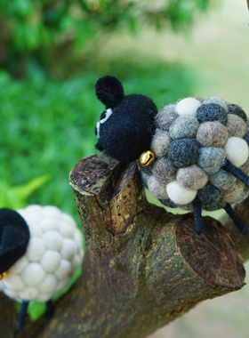 尼泊尔手工羊毛毡可爱彩虹色黑头可爱羊羊大气款摆件精致彩球羊