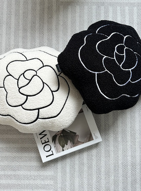 Ins风黑白色系山茶花抱枕 沙发飘窗奶油色系家居装饰摆件