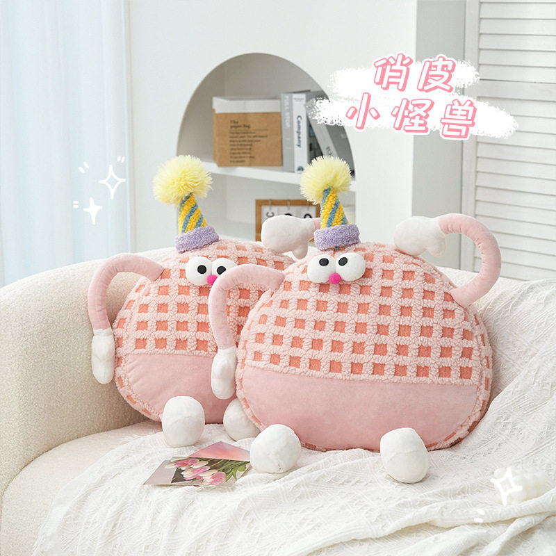 小怪兽沙发抱枕可爱搞怪卡通柔软宿舍腰靠羊羔绒提花办公舒适靠枕,淘宝优惠券,粉丝福利购,淘宝优惠卷