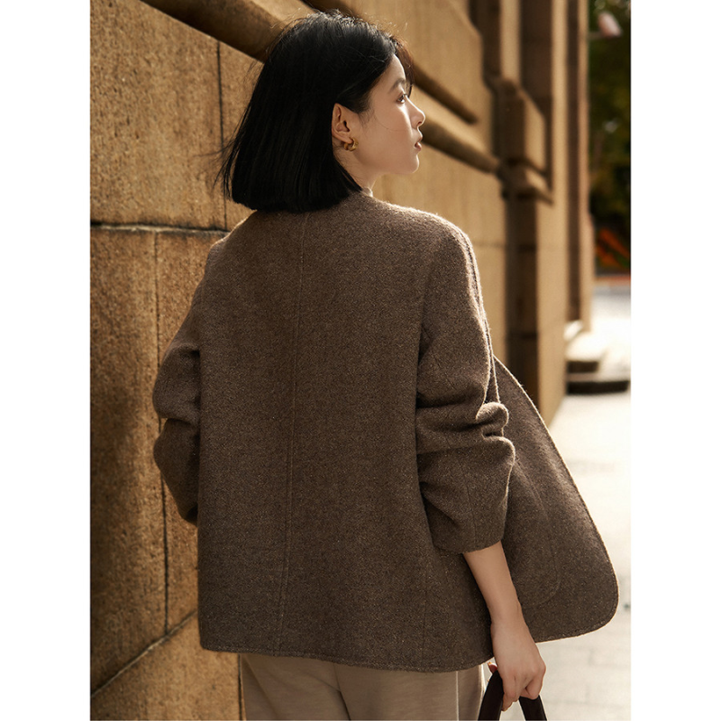 笑涵阁温檀织光静奢羊毛亮丝廓形无领开襟短外套大衣大口袋25冬 - 图2
