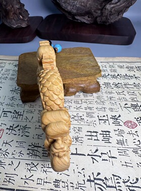 崖柏大龙牌双面精雕龙行天下实木镂空雕刻飞龙在天手把件工艺挂件