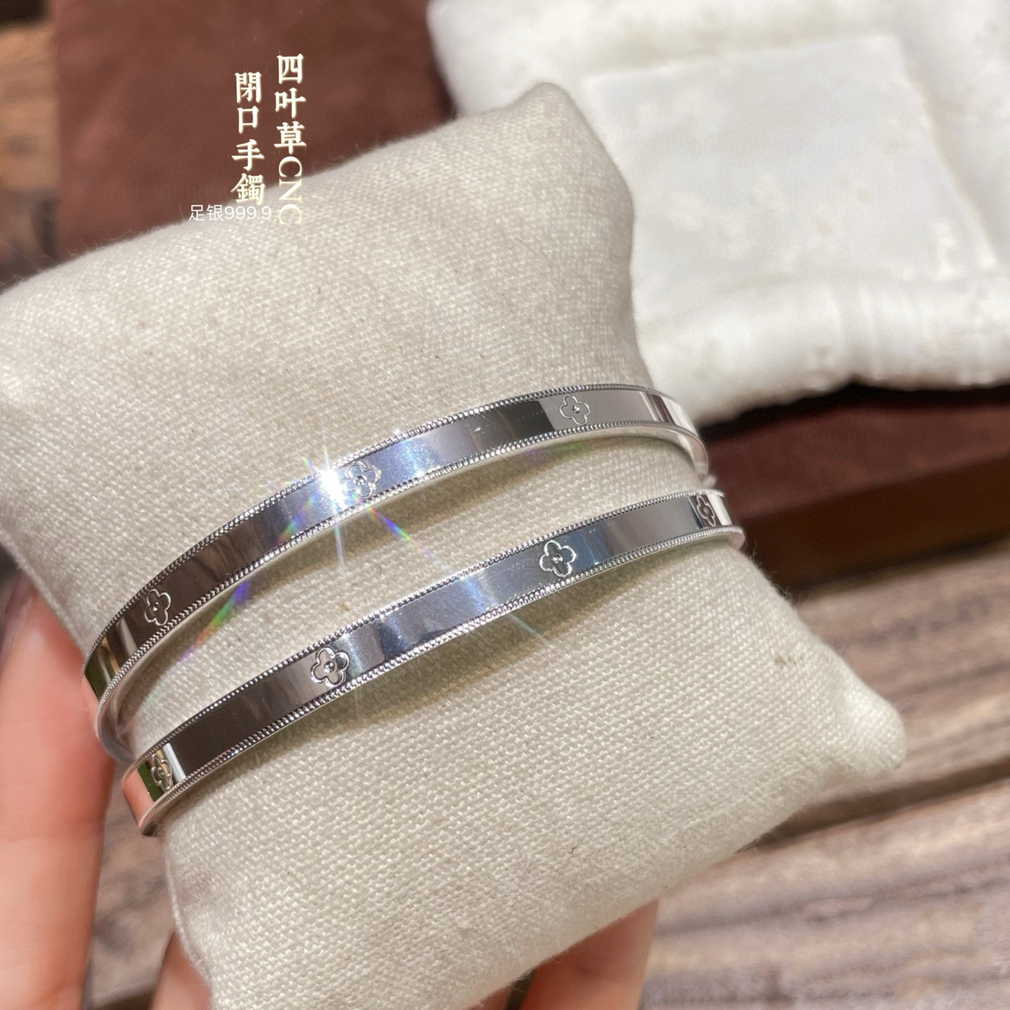 胜银·亮面万花筒四叶草闭口手镯实心足银999.9简约款纯银手镯,淘宝优惠券,粉丝福利购,淘宝优惠卷