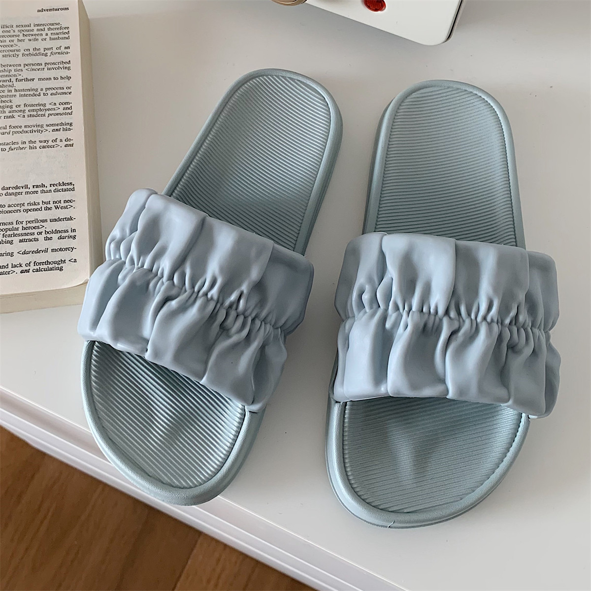 细细条 时尚居家浴室防滑凉拖鞋女夏韩版仙女风简约平底褶皱拖鞋,淘宝优惠券,粉丝福利购,淘宝优惠卷