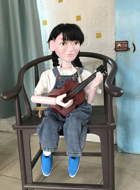 手工弹吉他提线木偶女孩