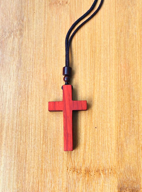 红花梨木质雕刻十字架项链