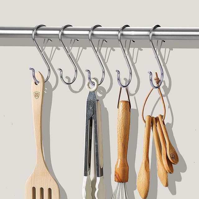 Anti-fall hook S-shaped hook anti-fall spring buckle