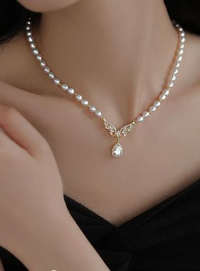 年轻人珍珠项链一路有你