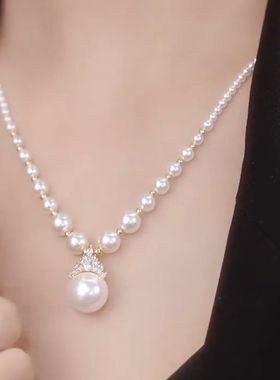 今年流行的珍珠项链欧美