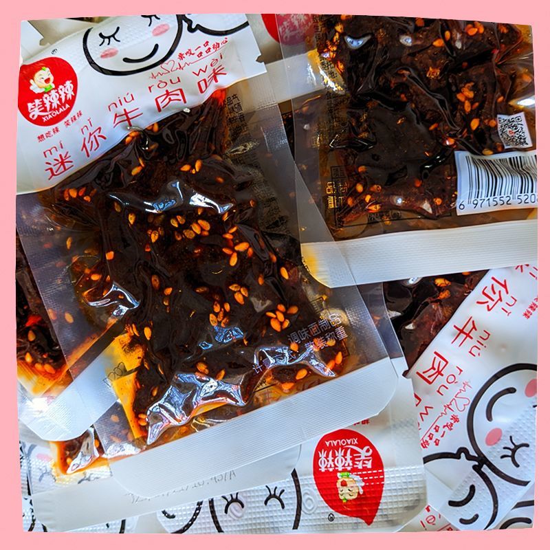 笑辣辣迷你牛肉味童年经典怀旧零食网红追剧必备辣条批发休闲辣条