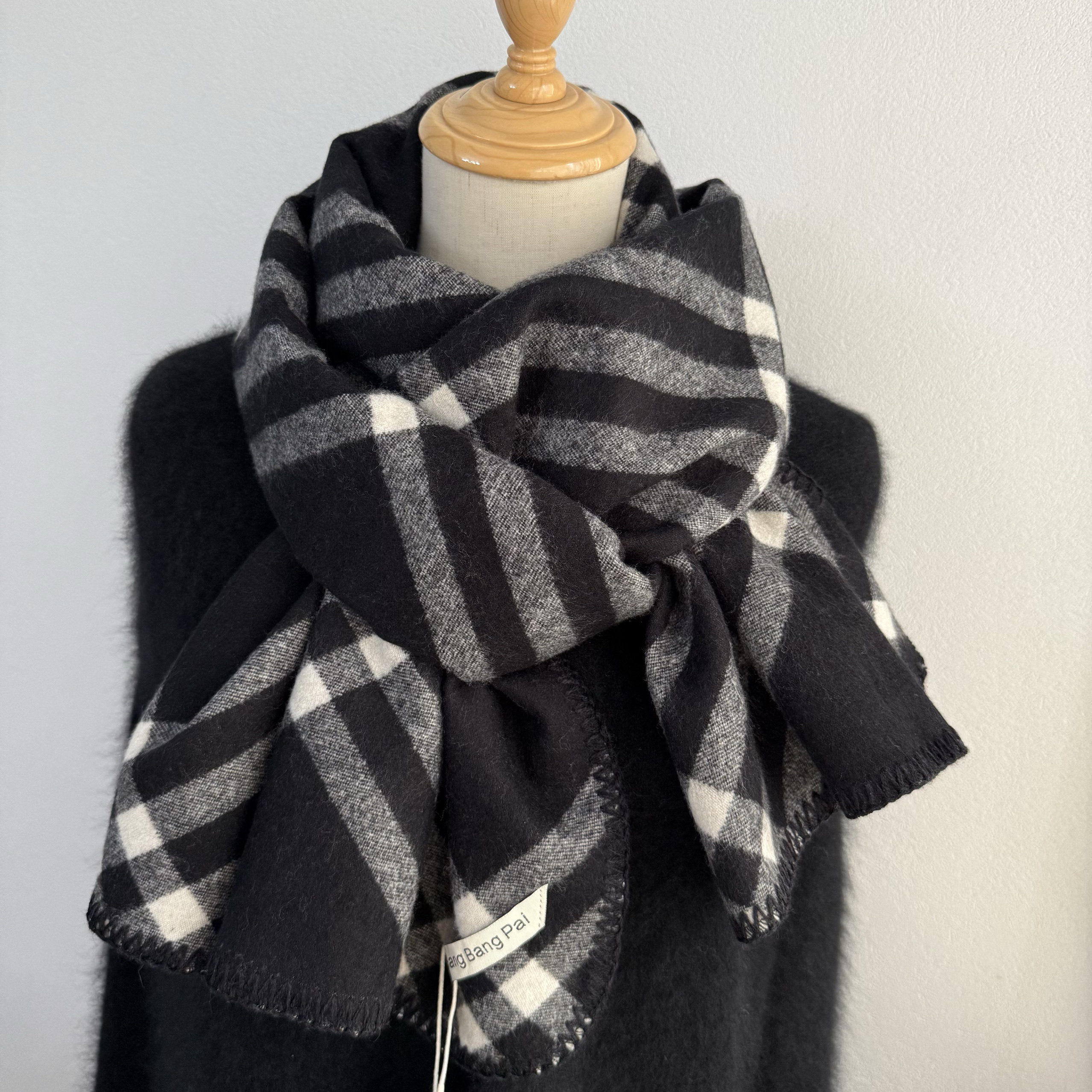原版定制高级感十足chao火经典黑白格子围巾女冬季加厚保暖大披肩