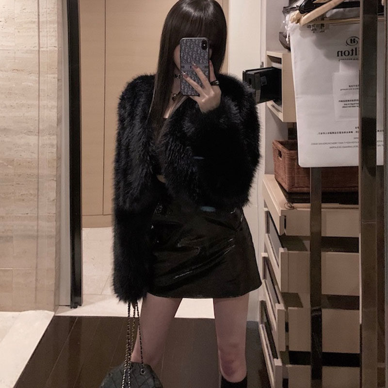 2025秋冬季新款仿狐狸毛黑色环保皮草外套女短款毛毛小个子年轻款 - 图0