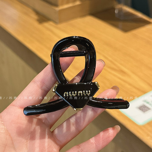 高级感三角半扎发抓夹中号盘发夹子发量少鲨鱼夹2026年新款韩版 - 图1