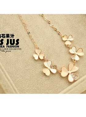 2026新款女项链三叶草花朵项链女轻奢小众设计感高级感锁骨链颈链