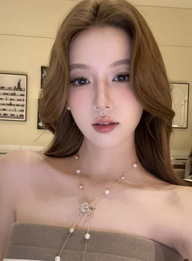 浅钛金镂空蝴蝶结珍珠项链