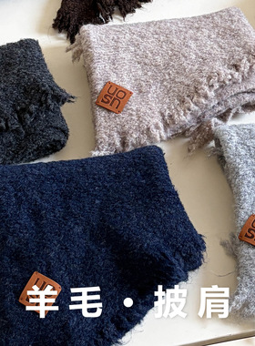 韩系皮标毛边三角披肩围巾女秋冬软糯羊毛混纺三角巾外搭保暖围脖