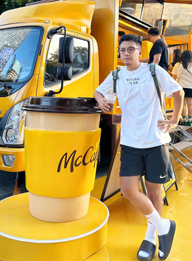 网红McCafe咖啡杯玻璃钢雕塑麦当劳快闪店装饰打卡摆件咖啡厅门口