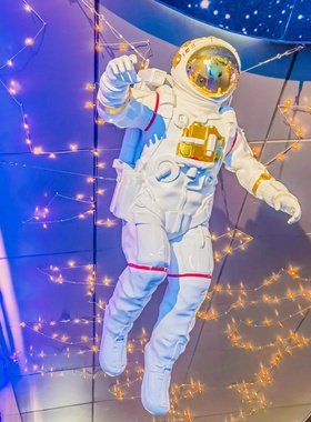 太空人雕塑酒吧装饰太空人网红发光月球户外落地玻璃纤维大摆件定