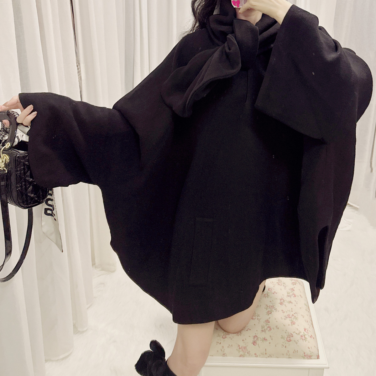 TWO女装2023秋冬新款高级感气质名媛风双面粒绒斗篷卫衣裙 - 图1