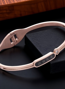 时尚黑面罗马数字镶钻18K金手镯