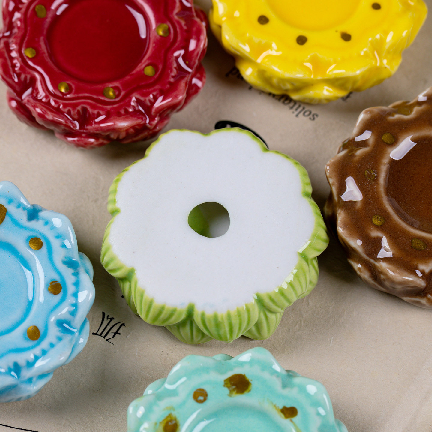 创意陶瓷手绘莲花托盘yoyo酱系列配件装饰品转转底座可旋转小摆件,淘宝优惠券,粉丝福利购,淘宝优惠卷