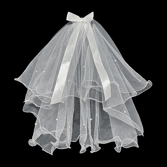 Liebesschleierbraut, die unter dem Mond heiratet