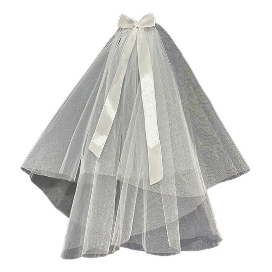 Liebesschleierbraut, die unter dem Mond heiratet