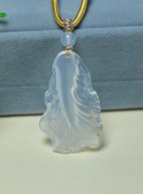 天然冰透玉髓白菜百财吊坠