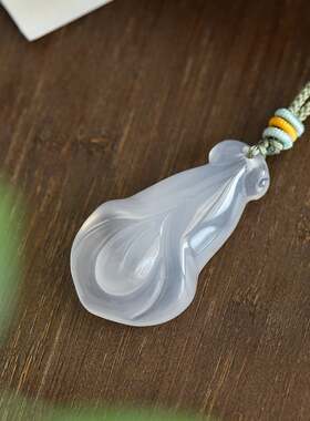 天然冰透玉髓玉兰花吊坠高贵典雅
