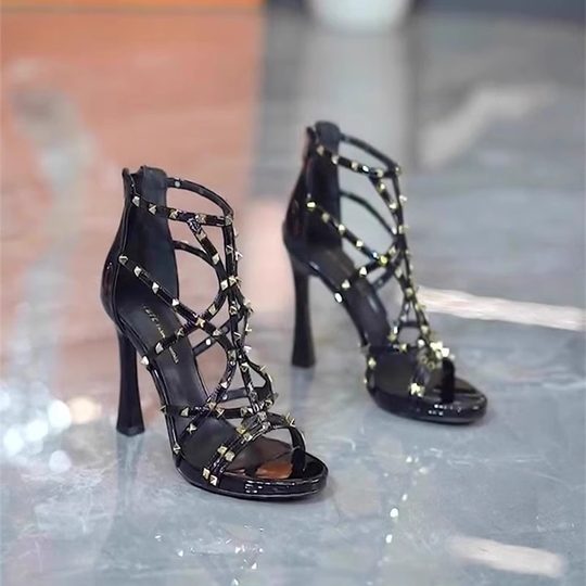 欧美风时尚镂空铆钉细跟露趾包跟凉鞋优雅设计感小众宴会高跟女鞋