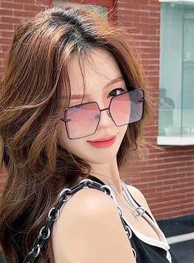 高级感大框方形镂空女渐变绿墨镜