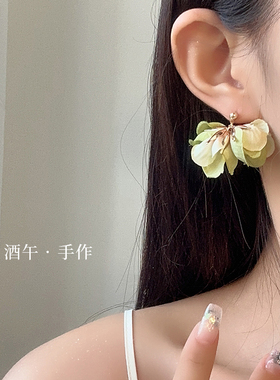 酒午原创设计绢花绿流苏耳饰