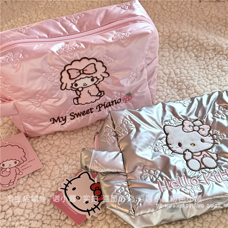 三丽鸥KITTY必爱诺小羊羽绒布刺绣化妆箱旅行便携丝带甜美手拿包,淘宝优惠券,粉丝福利购,淘宝优惠卷