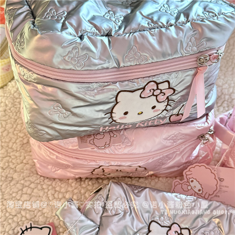 三丽鸥KITTY必爱诺小羊羽绒布刺绣化妆箱旅行便携丝带甜美手拿包,淘宝优惠券,粉丝福利购,淘宝优惠卷