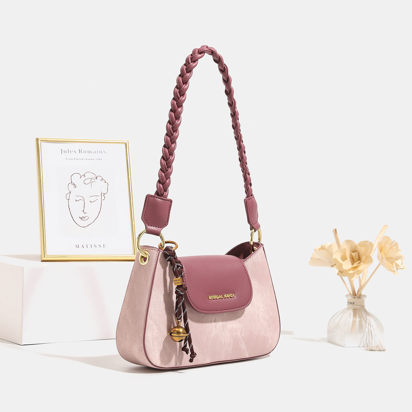 香港品牌轻奢生日礼物包包女2026新款精致斜挎包小众粉色腋下包,淘宝优惠券,粉丝福利购,淘宝优惠卷