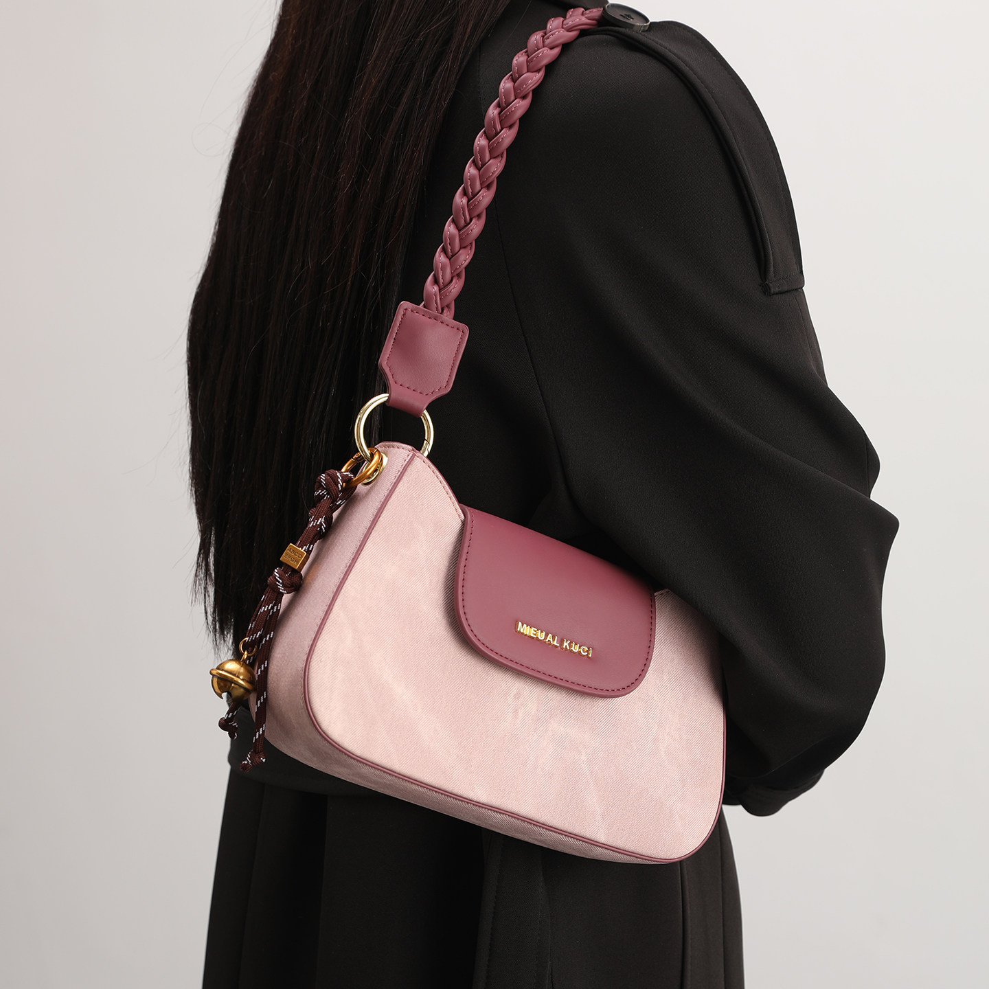 香港品牌轻奢生日礼物包包女2026新款精致斜挎包小众粉色腋下包,淘宝优惠券,粉丝福利购,淘宝优惠卷