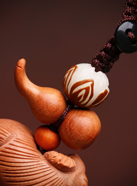 福瑞堂属猪羊兔赐瑞挂件桃木