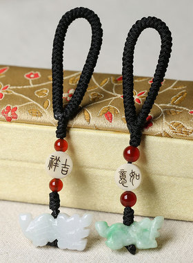 翡翠生肖属龙佩戴吊坠挂饰汽车