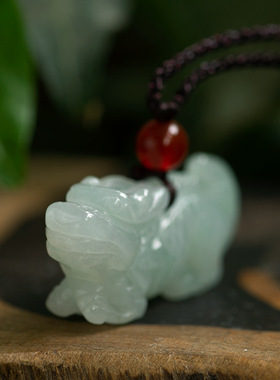 天然翡翠立体龙吊坠、项链本命年