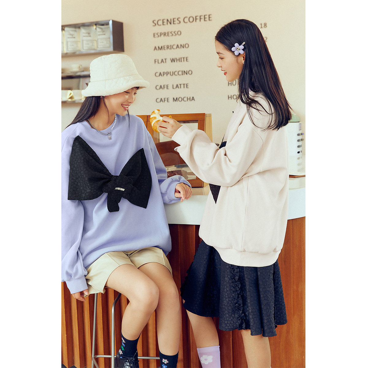 太平鸟大蝴蝶结圆领2021秋季卫衣 太平鸟喜之乐卫衣/绒衫