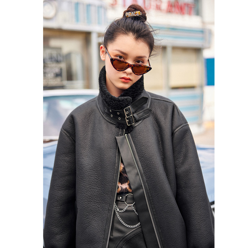 太平鸟翻领机车2020秋季新款皮衣 太平鸟短外套