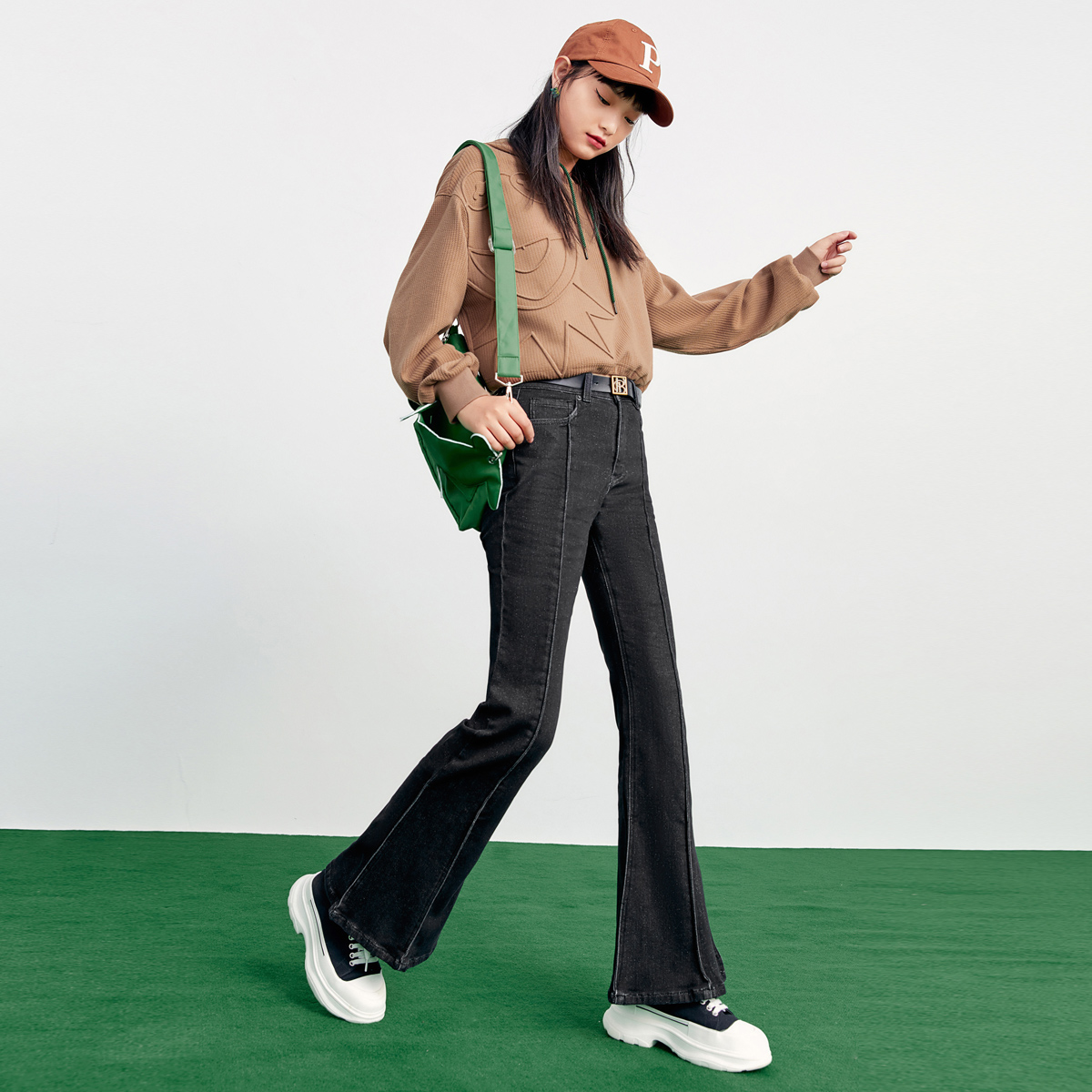 太平鸟黑色喇叭裤女2021高腰 太平鸟喜之乐牛仔裤