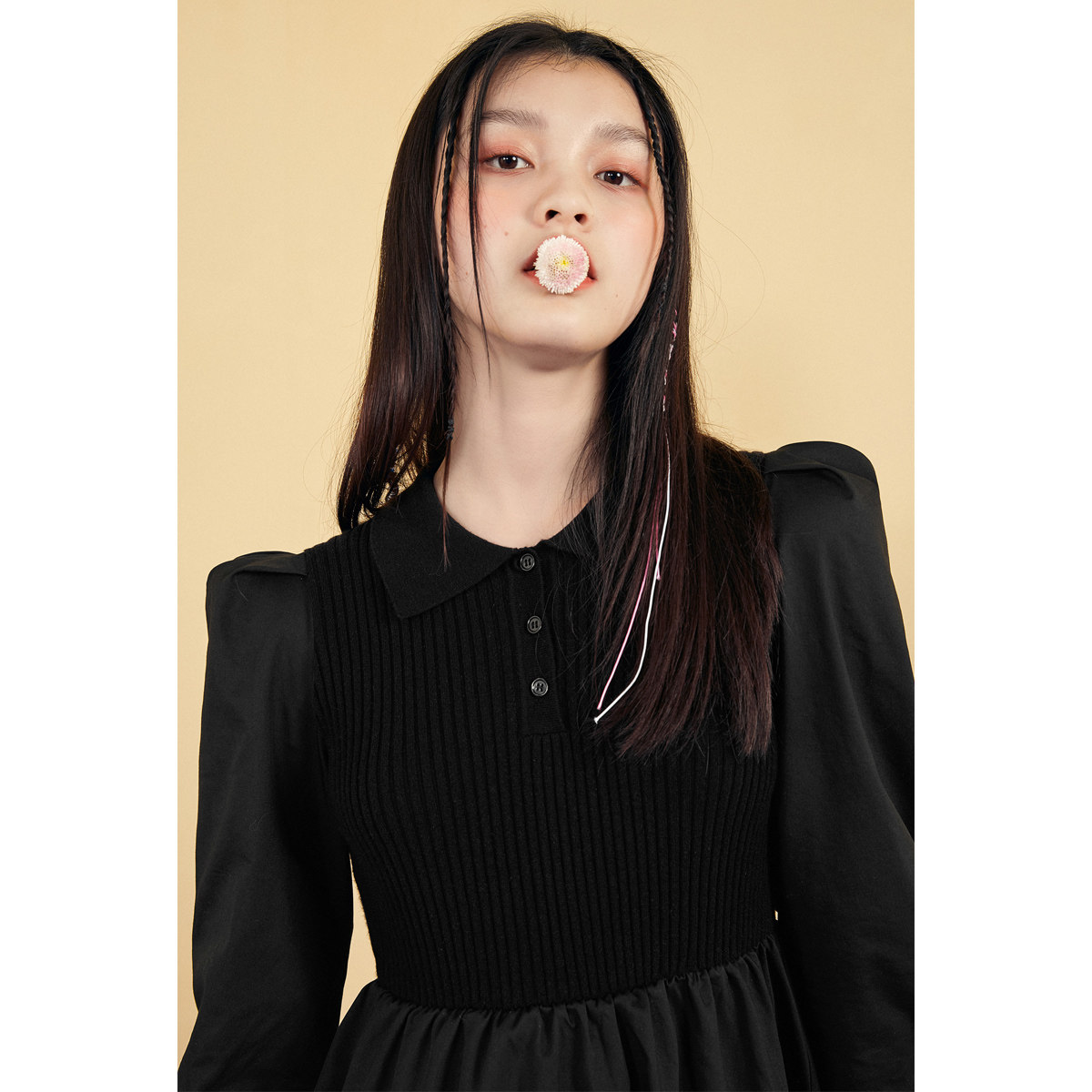 太平鸟黑色polo领收腰压褶连衣裙 太平鸟连衣裙